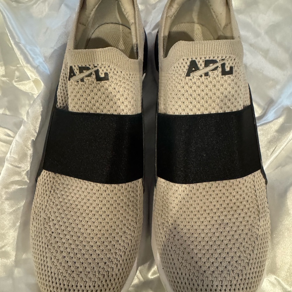 APL Women’s Beige and Black TechLoom Bliss Running Shoe Sneaker Sz 8.5